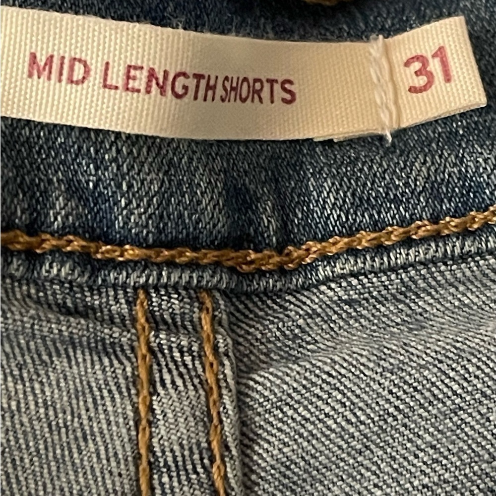 NWT Levi’s Mid Length Denim Shorts Size 31 Blue - Picture 3 of 5